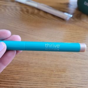 Trive cosmetic eyebrigthner